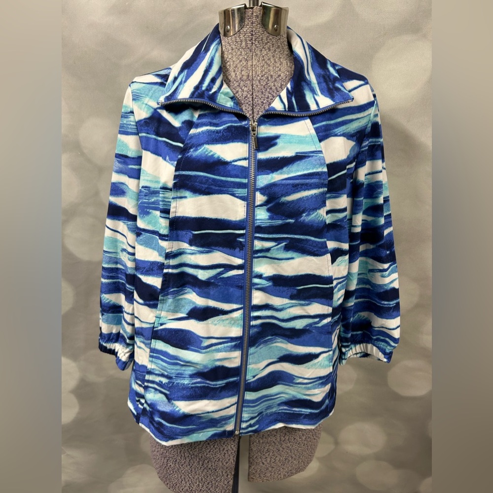 Chico's Zenergy Blue water print full zip lightweight‎ Jacket Size Small Or 8/10